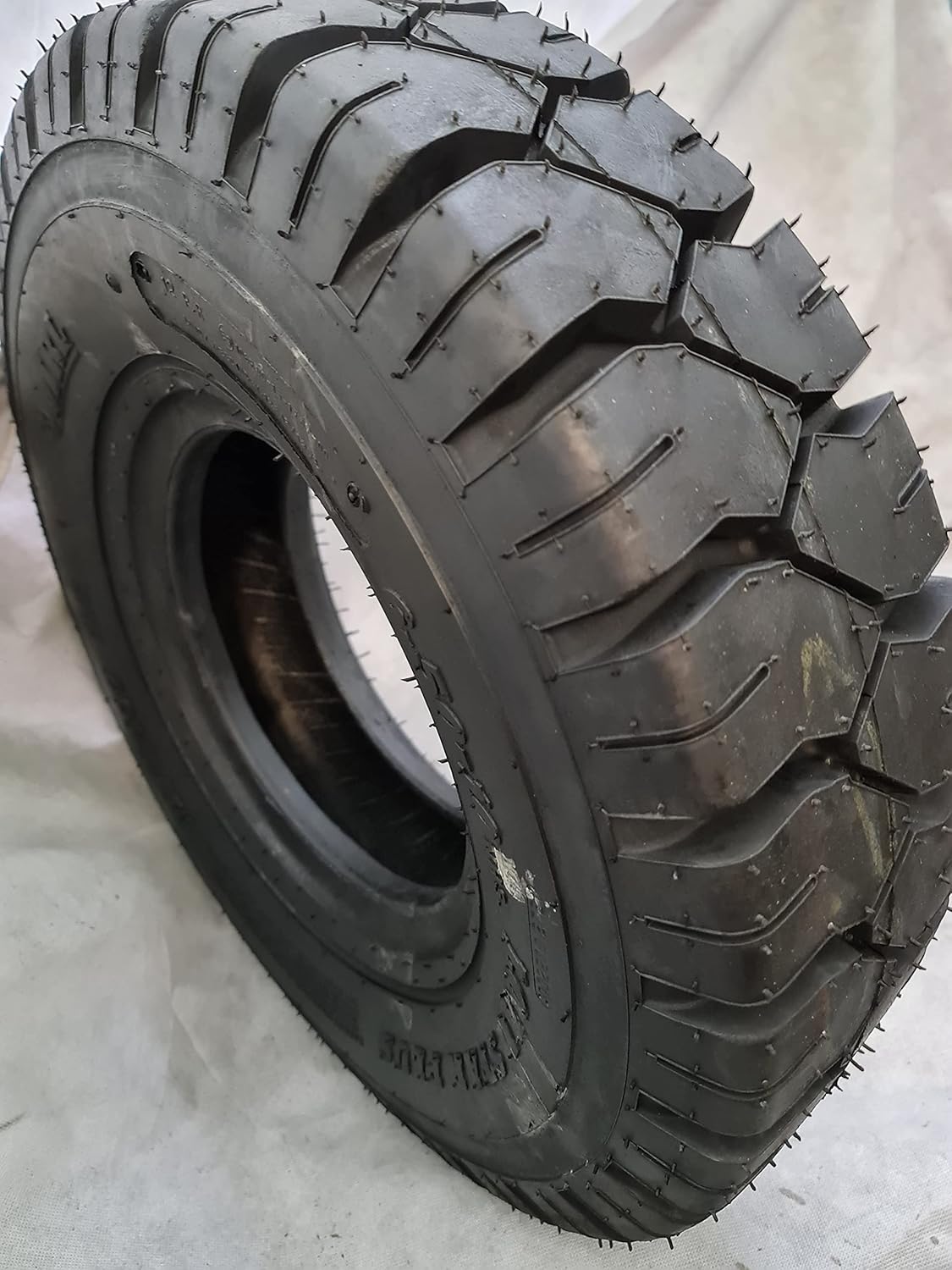 6.50-10 12 Ply Forklift Tire P949